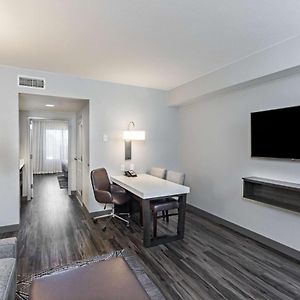 King Suite Accessible Tub Mobility Hearing Access or Non-Smoking